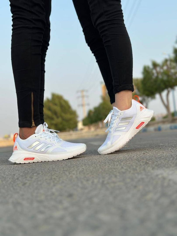 کفش کتانی وارداتی رانینگ و پیاده روی آدیداس مدل کلودفوم Adidas Cloudfoam سبک و تنفسپذیر (سفید نارنجی)