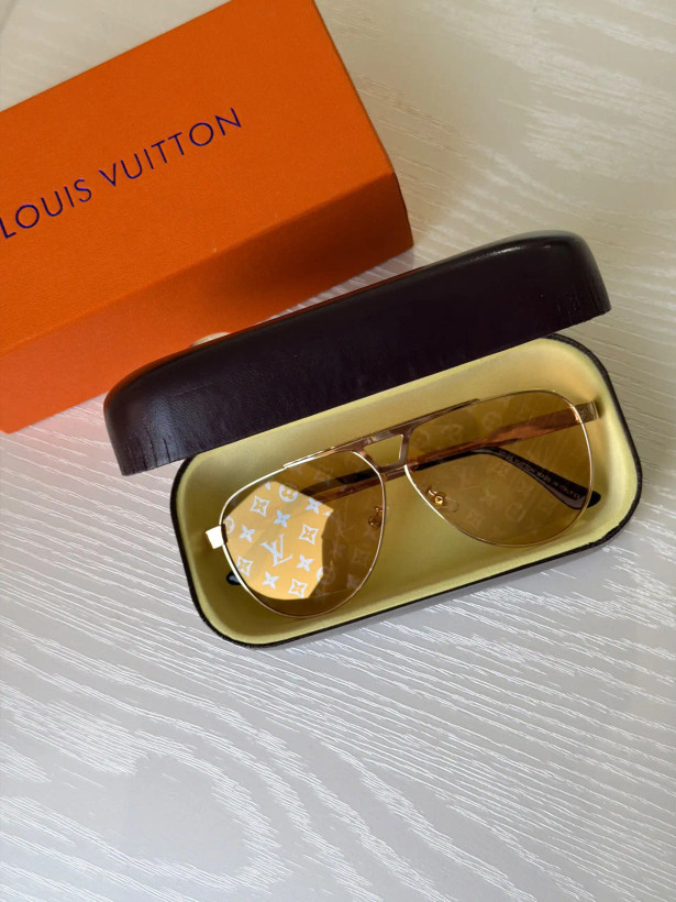 عینک وارداتی لویی ویتون (خلبانی) Louis Vuitton Conspiration Pilot (زرد)