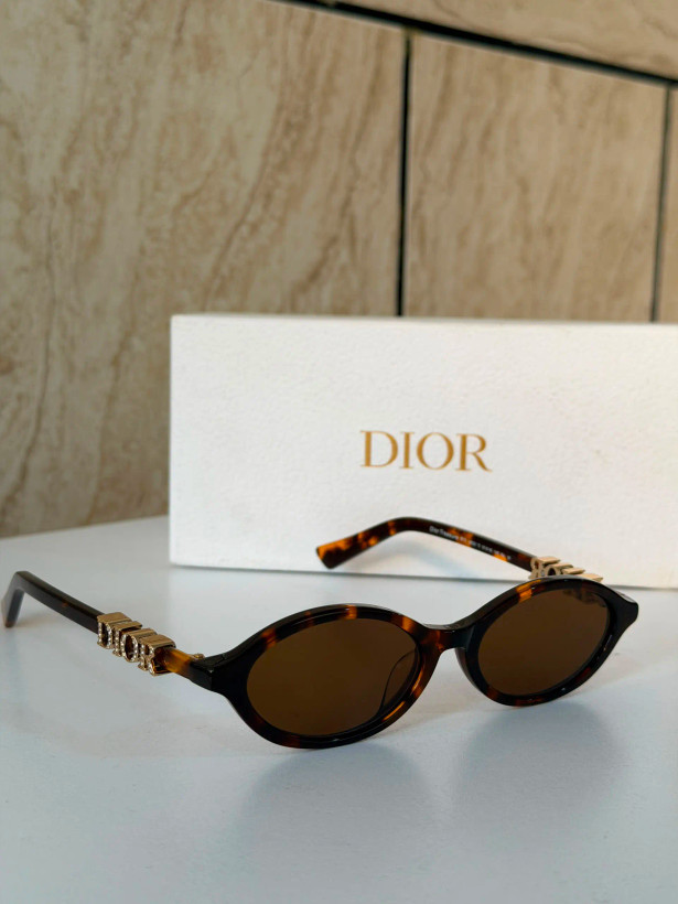 عینک آفتابی وارداتی دیور (لنز سافیلو UV400) کیفیت سوپر مستر Dior (پلنگی)