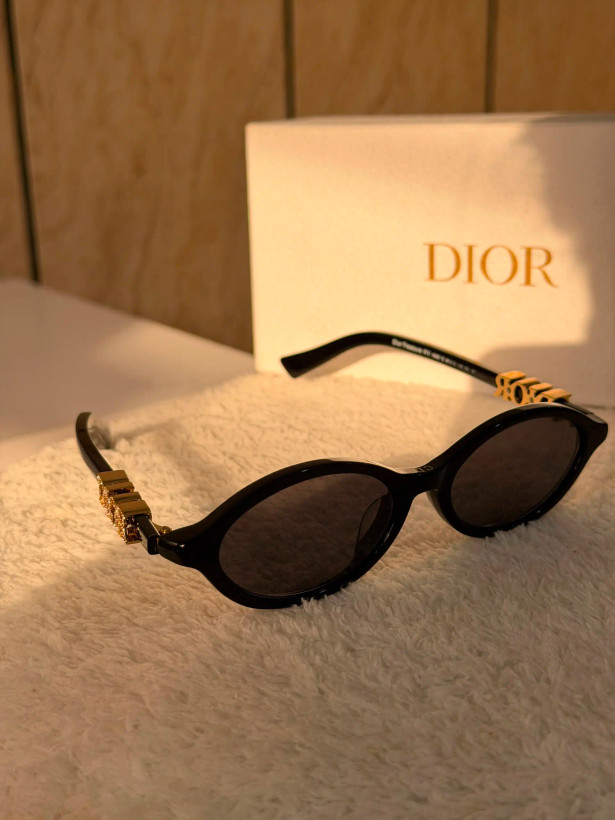 عینک آفتابی وارداتی دیور (لنز سافیلو UV400) کیفیت سوپر مستر Dior (مشکی)