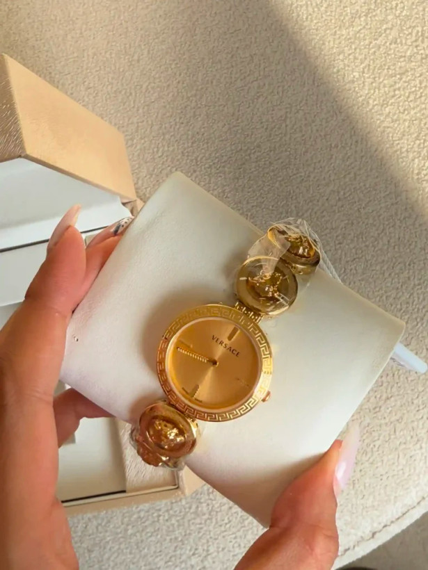 ساعت وارداتی ورساچه زنانه موتور ژاپن Versace (طلایی)