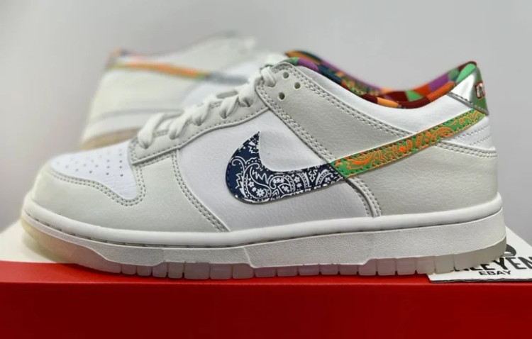 کفش کتانی وارداتی نایک دانک لو مردانه Nike Dunk Low طرح باندانا (کرم روشن طرحدار)