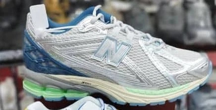 کفش کتانی وارداتی نیو بالانس New Balance 1906R (سفید نقره ای آبی)