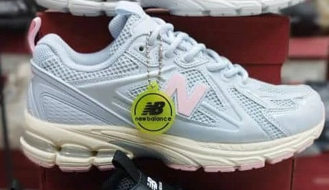 کفش کتانی وارداتی زنانه نیو بالانس New Balance 1906X (طوسی روشن)