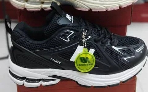 کفش کتانی وارداتی زنانه نیو بالانس New Balance 1906X (مشکی سفید)
