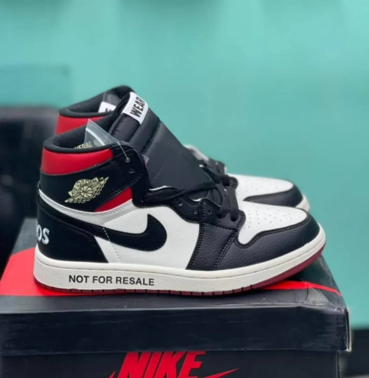 کفش کتانی وارداتی نایک Nike ایر جردن Nike Air Jordan 1 (مشکی سفید قرمز)