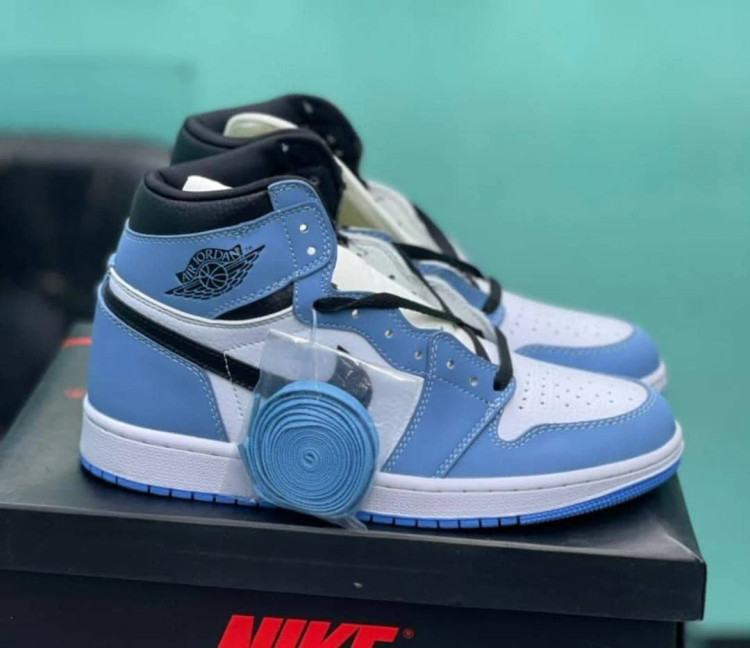 کفش کتانی وارداتی نایک Nike ایر جردن Nike Air Jordan 1 (آبی سفید)