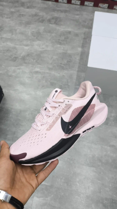 کفش کتانی وارداتی زنانه رانینگ تریل نایک Nike مدل زوم ایکس اولترا فلای (صورتی)
