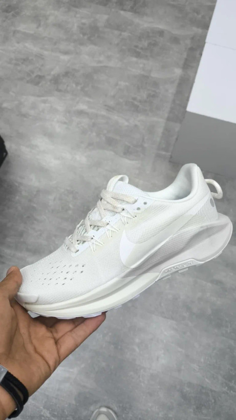 کفش کتانی وارداتی زنانه رانینگ تریل نایک Nike مدل زوم ایکس اولترا فلای (سفید)
