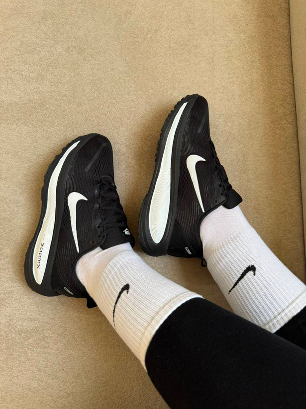 کفش کتانی وارداتی زنانه تخصصی رانینگ نایک مدل زوم ایکس Nike ZoomX (مشکی سفید)
