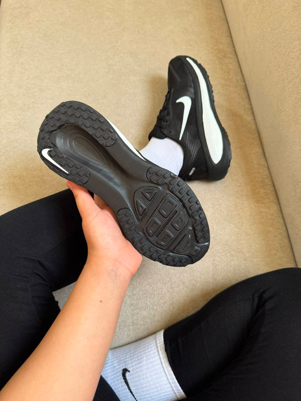 کفش کتانی وارداتی زنانه تخصصی رانینگ نایک مدل زوم ایکس Nike ZoomX (مشکی سفید)