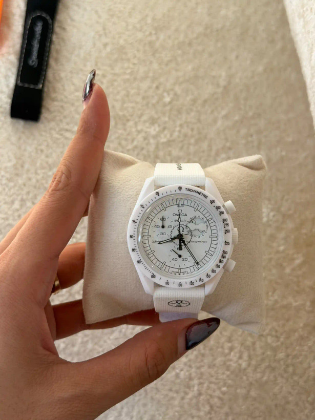 ساعت وارداتی امگا سواچ (مون سواچ) Omega Swatch MoonSwatch Moon مدل فاز ماه اسنوپی (سفید)