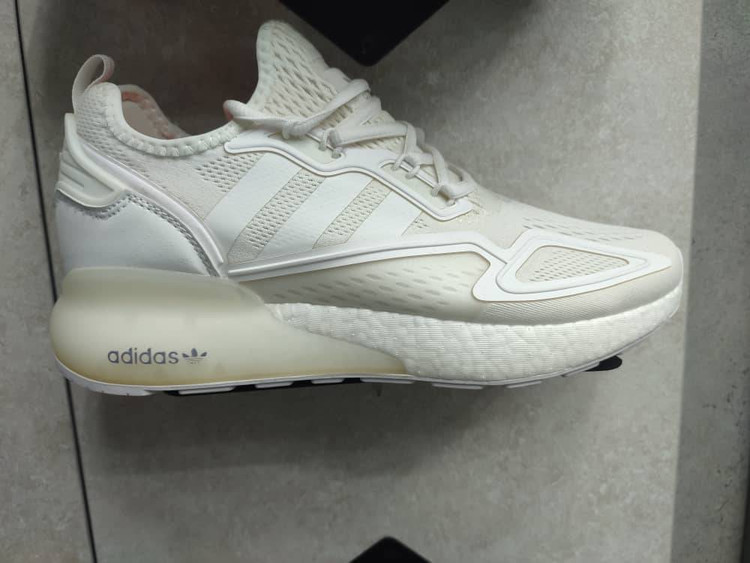 کفش کتونی وارداتی آدیداس ZX 2K بوسـت Adidas ZX 2K Boost (سفید کرمی)