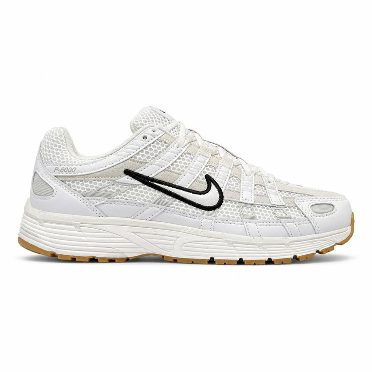 کفش کتانی وارداتی نایک مدل Nike P 6000 پیادهروی روزانه استایلهای خیابانی (رنگ سفید یخی با جزئیات آبی ملایم)