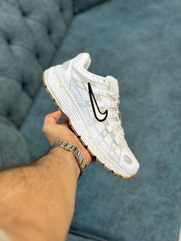 کفش کتانی وارداتی نایک مدل Nike P 6000 پیادهروی روزانه استایلهای خیابانی (رنگ سفید یخی با جزئیات آبی ملایم)