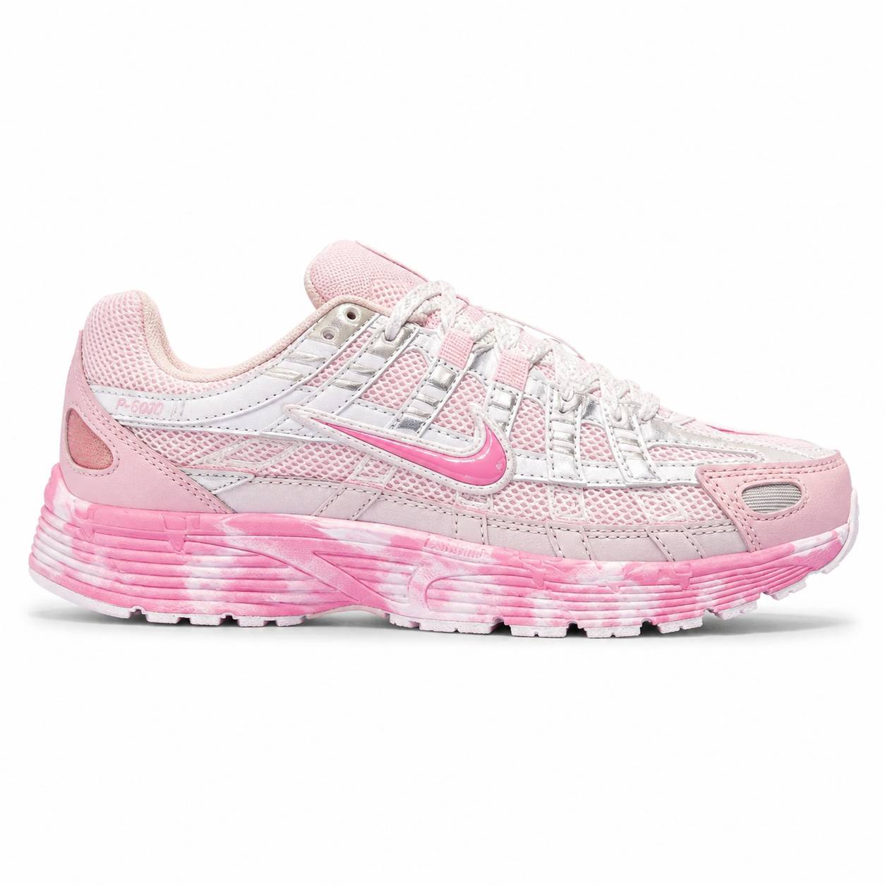 کفش کتانی وارداتی نایک مدل Nike P 6000 پیاده‌روی روزانه استایل‌های خیابانی (رنگ سفید یخی با جزئیات آبی ملایم)