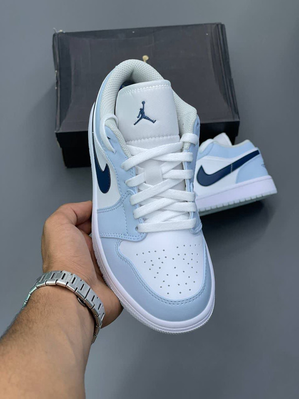 کفش نایکی ایر جردن ۱ لو رنگ Nike Air Jordan 1 Low (آبی آسمانی و سرمهای)
