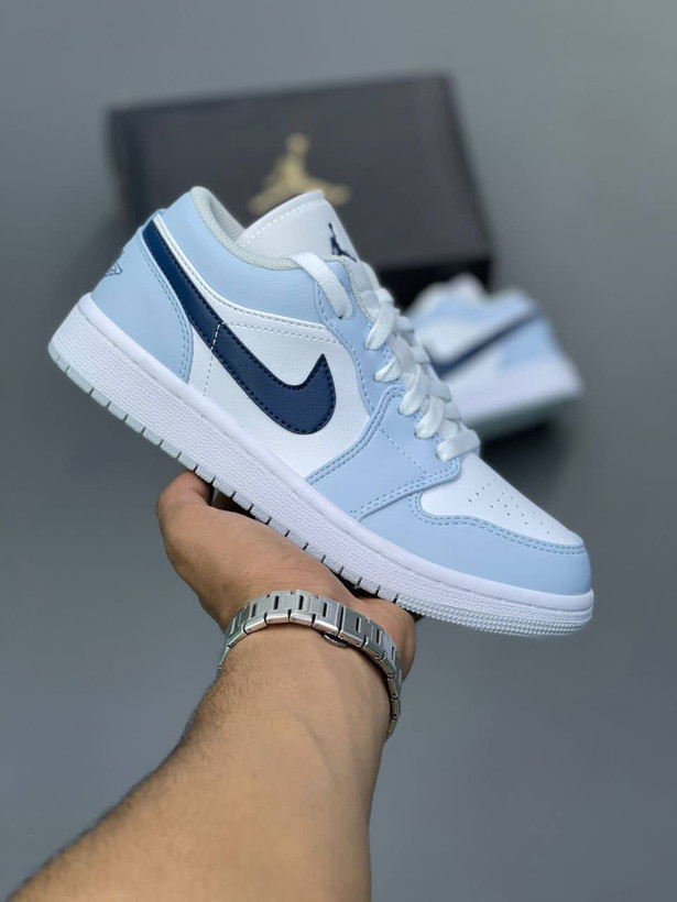 کفش نایکی ایر جردن ۱ لو رنگ Nike Air Jordan 1 Low (آبی آسمانی و سرمهای)