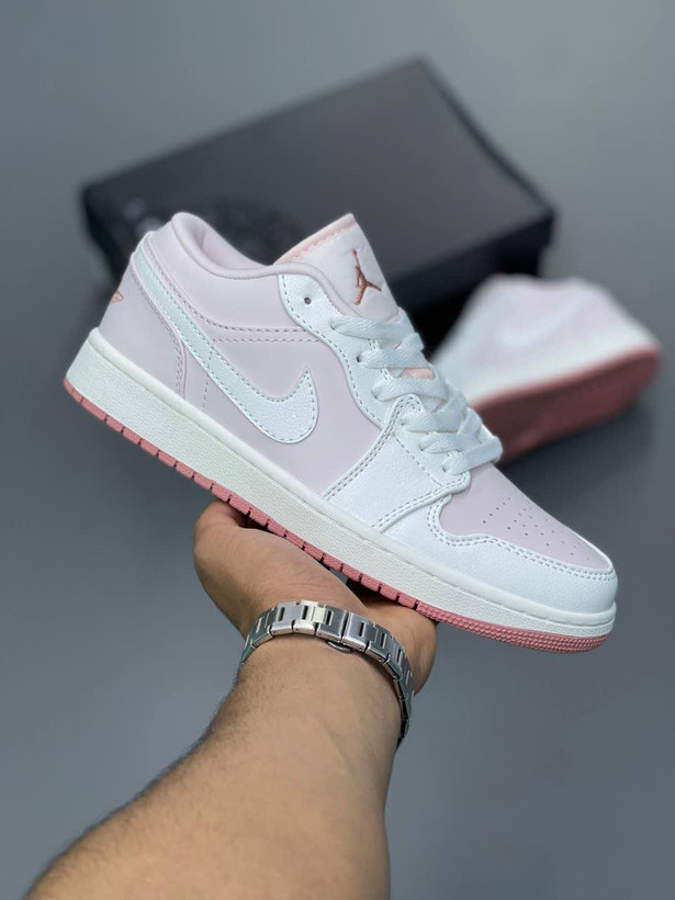 کفش وارداتی نایکی ایر جردن ۱ لو Nike Air Jordan 1 Low (صورتی روشن و سفید)