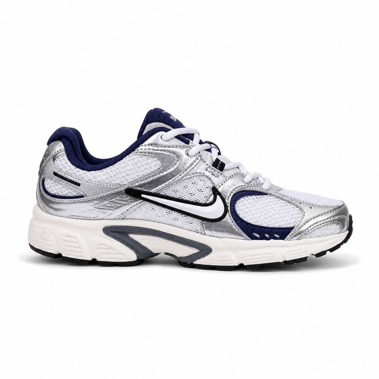 کفش وارداتی مخصوص پیاده‌روی و رانینگ نایکی Nike مدل P-6000 ( سفید و سرمه‌ای تیره و نقره‌ای)