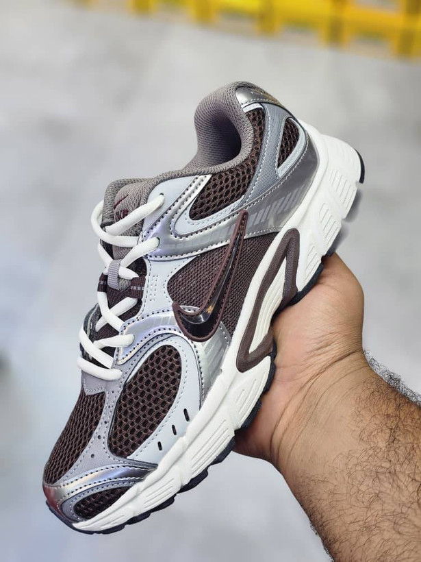کفش وارداتی مخصوص پیادهروی و رانینگ نایکی Nike مدل P-6000 (قهوهای سوخته و نقرهای متالیک)