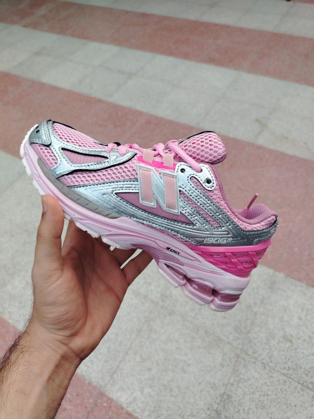کفش وارداتی نیو بالانس 1906 صورتی نقرهای New Balance 1906R