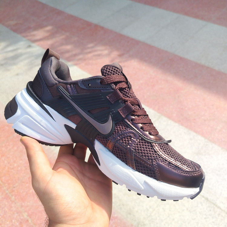 کفش وارداتی نایک وی تو کی Nike V2K قهوه ای کفی سفید