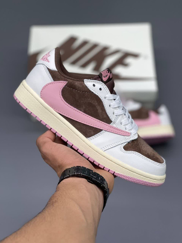 کفش وارداتی کتانی زنانه طرح Air Jordan Low سفید قهوهای صورتی