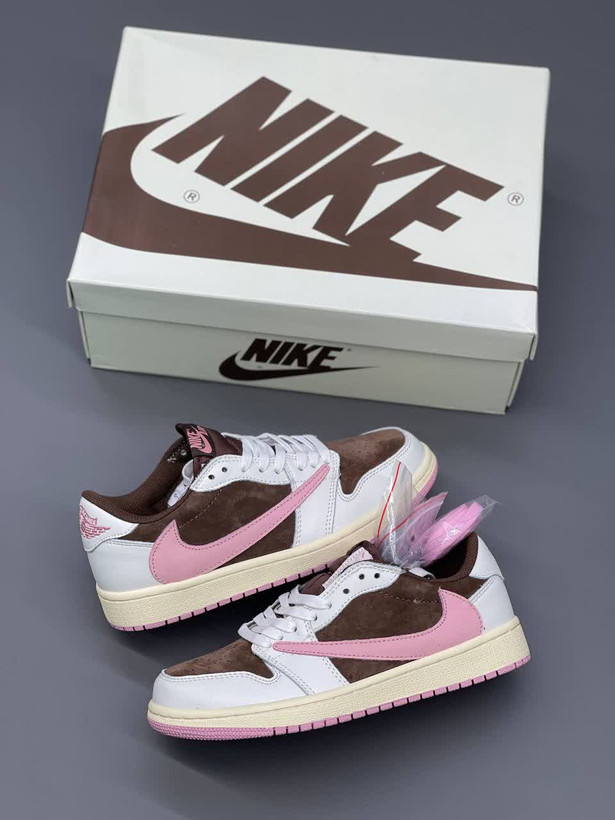 کفش وارداتی کتانی زنانه طرح Air Jordan Low سفید قهوهای صورتی