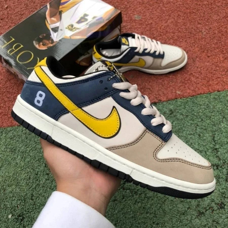 کفش کتانی وارداتی نایک دانک لو مردانه Nike Dunk Low (سرمهای کرم با لوگوی زرد)
