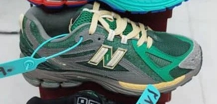 کفش کتانی وارداتی نیو بالانس New Balance 1906R (سبز کرمی)