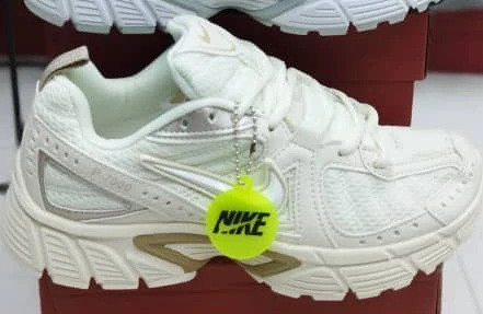 کفش کتانی وارداتی زنانه نایک Nike P-6000 (کرمی)