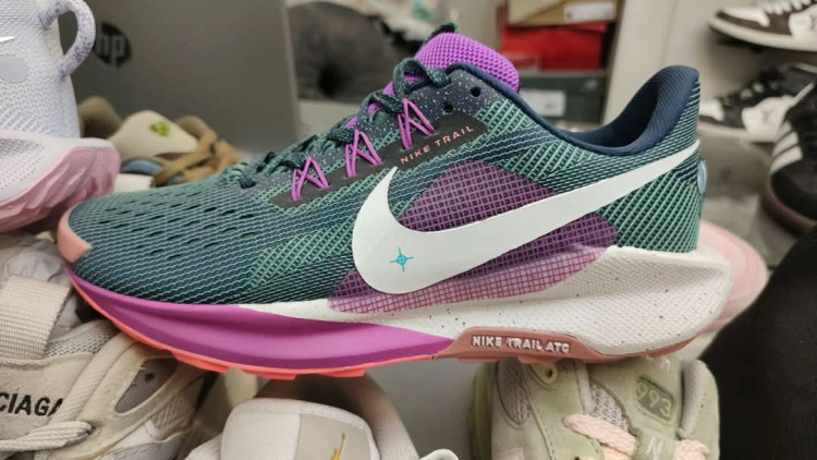 کفش کتانی وارداتی ورزشی رانینگ و تریل زنانه نایکی Nike Air Zoom Pegasus (سبز صورتی)