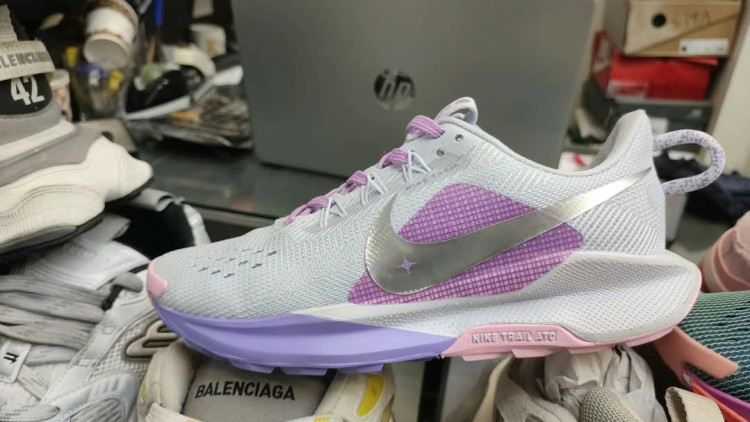 کفش کتانی وارداتی ورزشی رانینگ و تریل زنانه نایکی Nike Air Zoom Pegasus (طوسی یاسی)