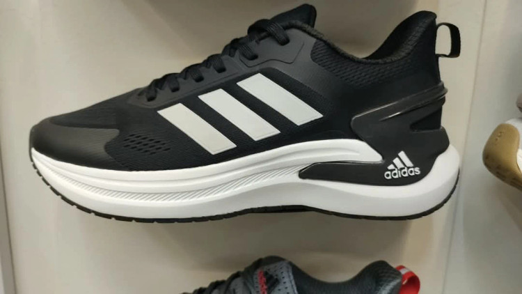 کفش کتانی وارداتی ورزشی و رانینگ مردانه آدیداس Adidas (مشکی)