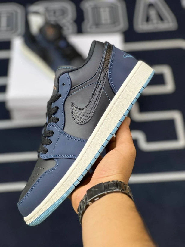 کفش کتانی وارداتی مردانه نایک ایر جردن ۱ لو ساق کوتاه Nike Air Jordan مناسب روزمره (سرمه ای مشکی)