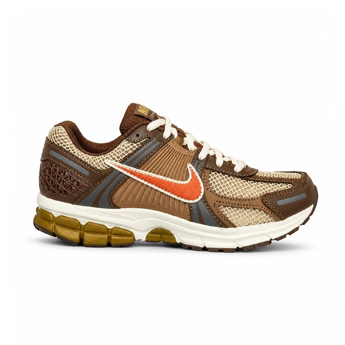کفش وارداتی زنانه راحتی نایک زوم وومرو ۵ Nike Zoom Vomero 5 (قهوه‌ای نارنجی )