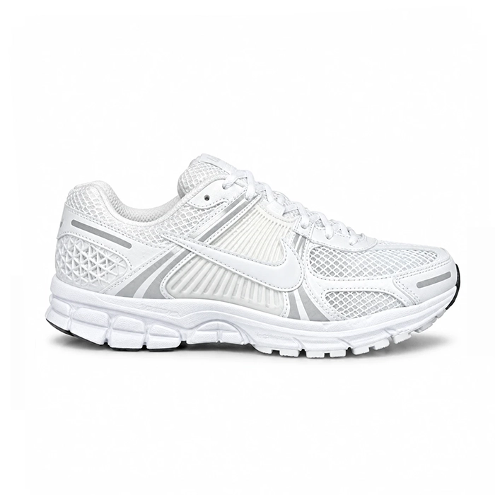 کفش وارداتی زنانه راحتی نایک زوم وومرو ۵ Nike Zoom Vomero 5 (سفید)