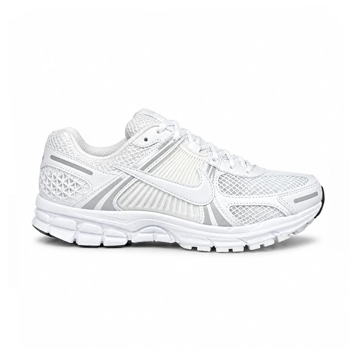 کفش وارداتی زنانه راحتی نایک زوم وومرو ۵ Nike Zoom Vomero 5 (سفید)